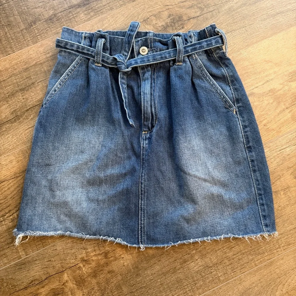 Hollister Women’s 25 Y2K Blue Denim Mini Skirt Belt Paperbag‎ Raw Hem High Rise